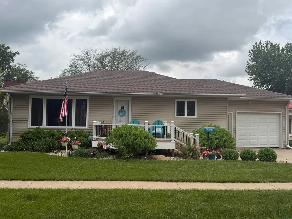 331 S 4th St, Akron, IA 51001 - #1
