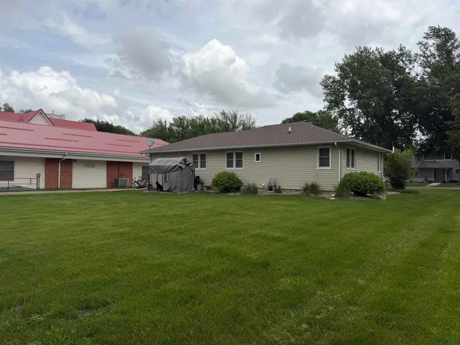 331 S 4th St, Akron, IA 51001 - #3