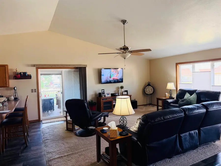 1611 SW Sunset Dr, Le Mars, IA 51031 - #3