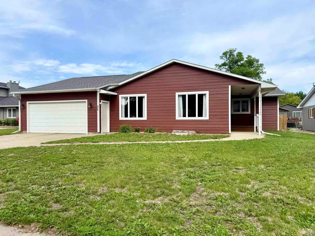 606 S Norbeck, Vermillion, SD 57069 - #1