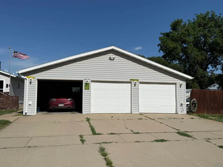 507 W Broadway, Vermillion, SD 57069 - #2