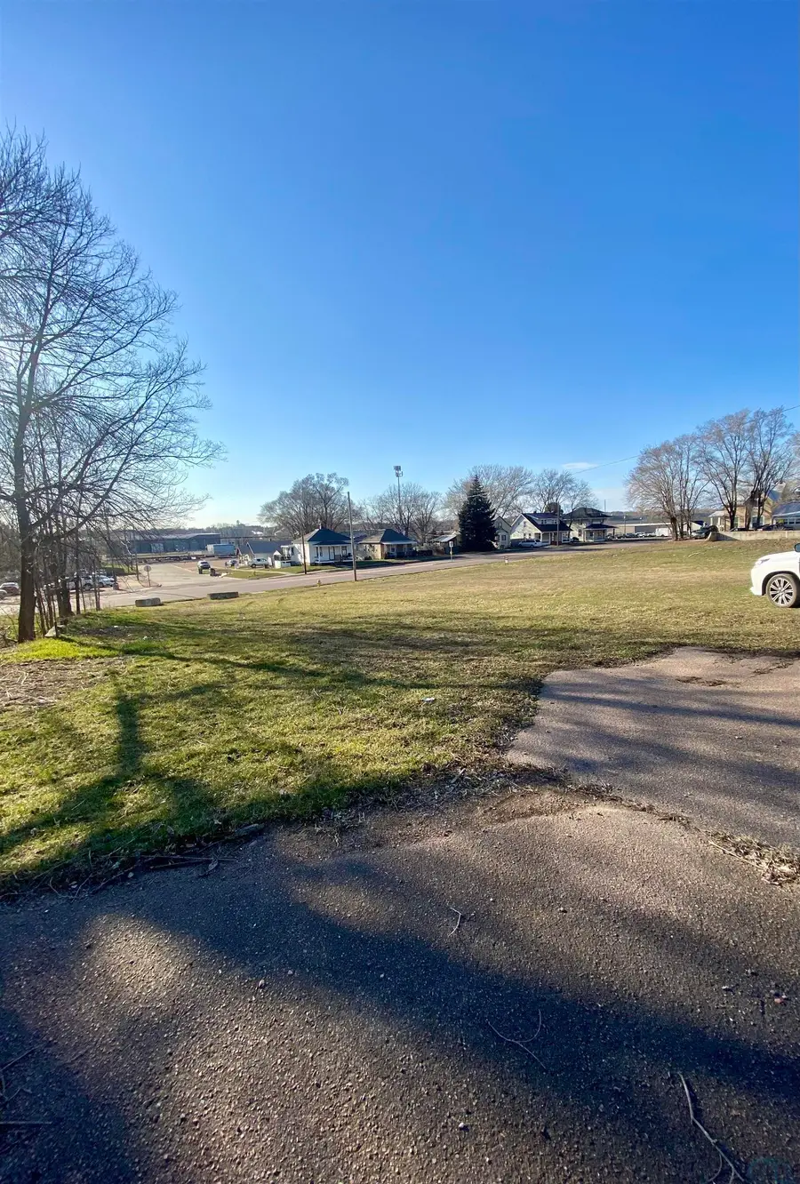 904-822-821 Lewis Blvd  Dubuque St, Sioux City, IA 51105 - #3