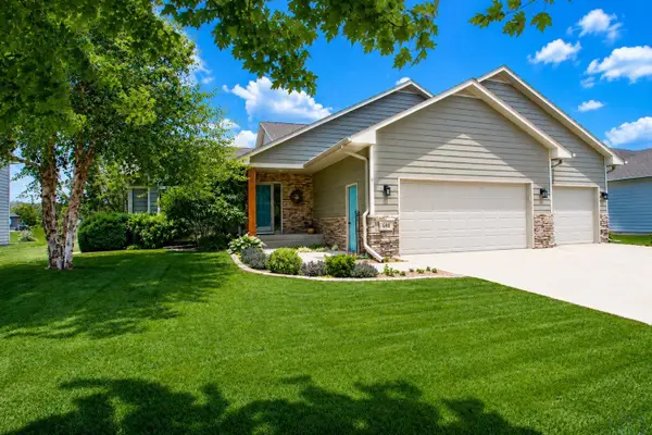 680 Prairie Blvd, Dakota Dunes, SD 57049
