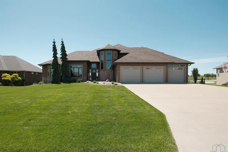 995 Colonial Street, Sioux Center, IA 51250 - #3
