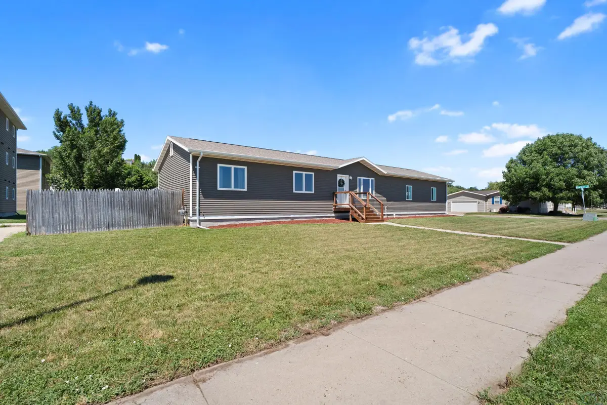 1506 Brandon Drive, Vermillion, SD 57069 - #1