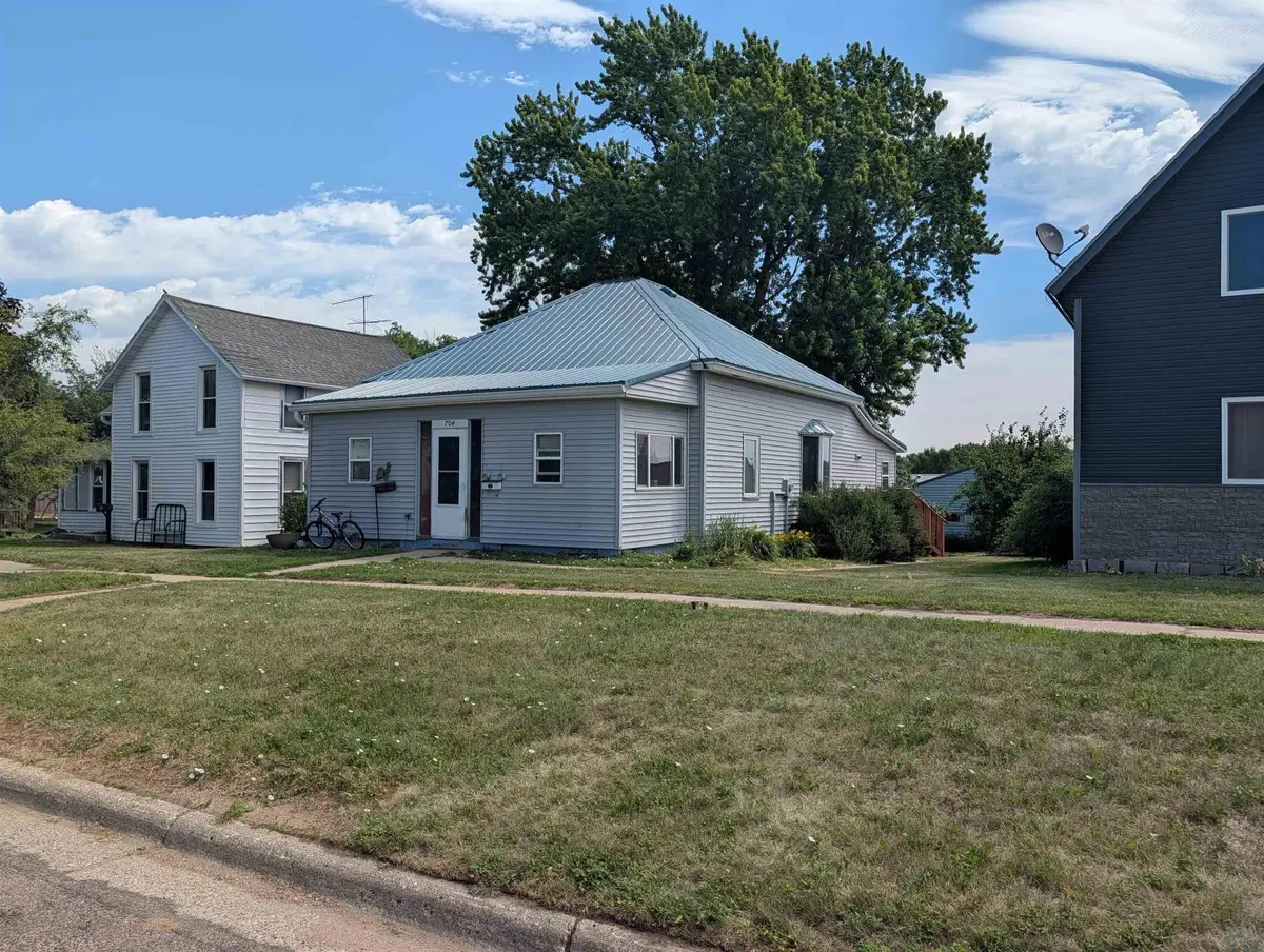 704 Ave H, Hawarden, IA 51023 - #1