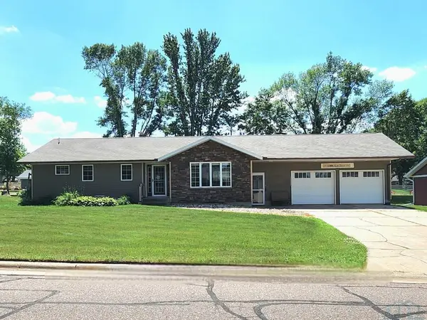 1306 6th St., Hull, IA 51239