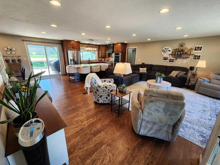 1306 6th St., Hull, IA 51239 - #3