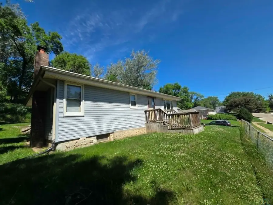 221 S Dorman St, Sioux City, IA 51103 - #2