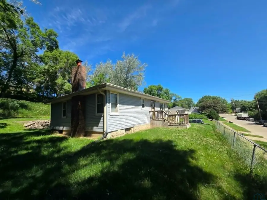 221 S Dorman St, Sioux City, IA 51103 - #3
