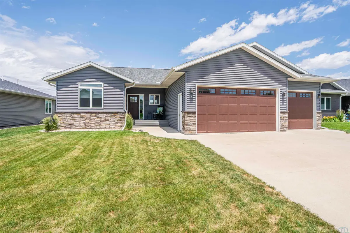 571 Prospect St SW, Le Mars, IA 51031 - #1