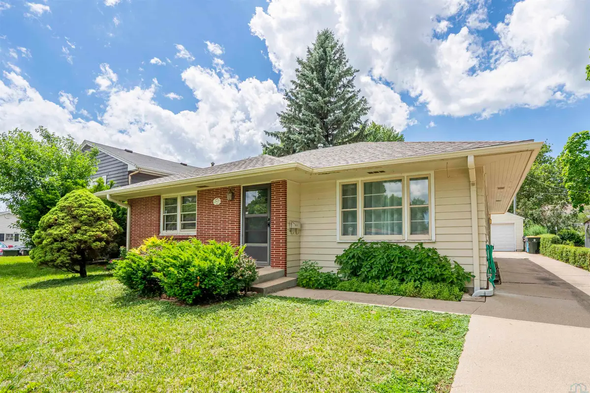 2837 S Cornelia St, Sioux City, IA 51106 - #1