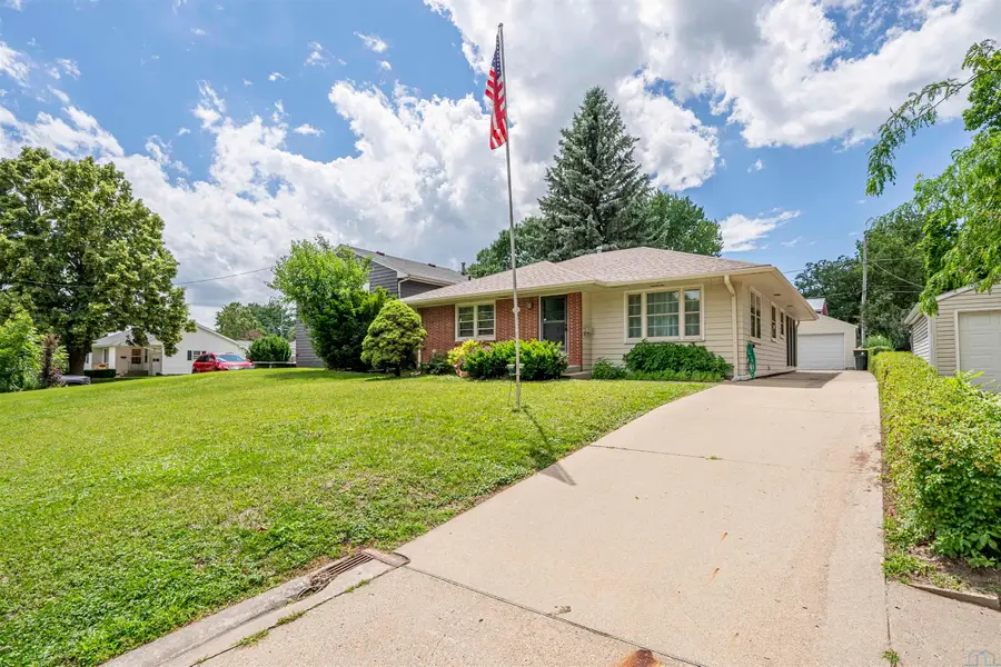 2837 S Cornelia St, Sioux City, IA 51106 - #2