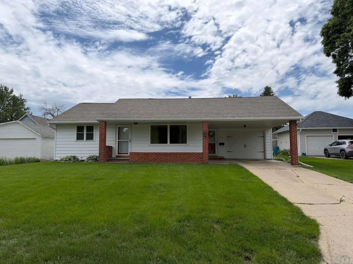 218 4th St NE, Orange City, IA 51041 - #1