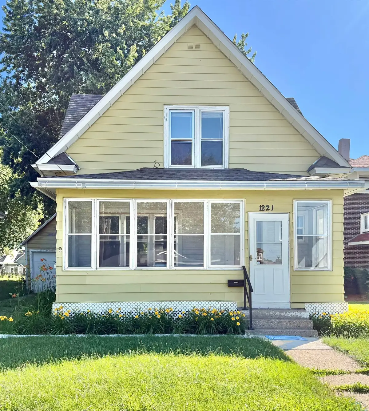 1221 Morningside Ave, Sioux City, IA 51106 - #1