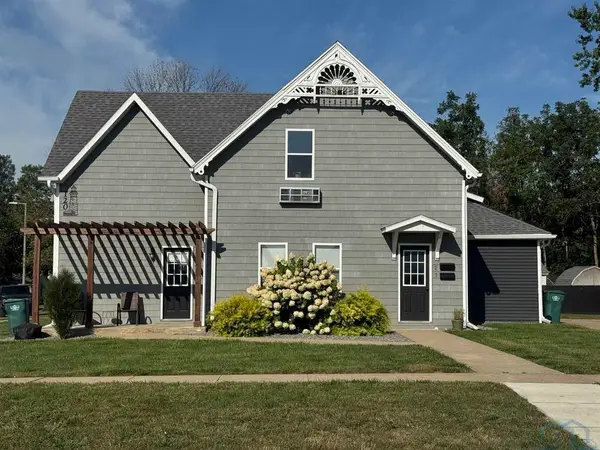 120 DELAWARE AVE SW, Orange City, IA 51041