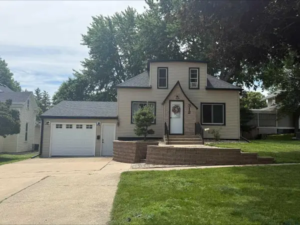 312 3rd St NE, Orange City, IA 51041