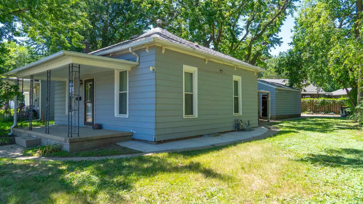 1933 SHERMAN AVE, Sioux City, IA 51106 - #1