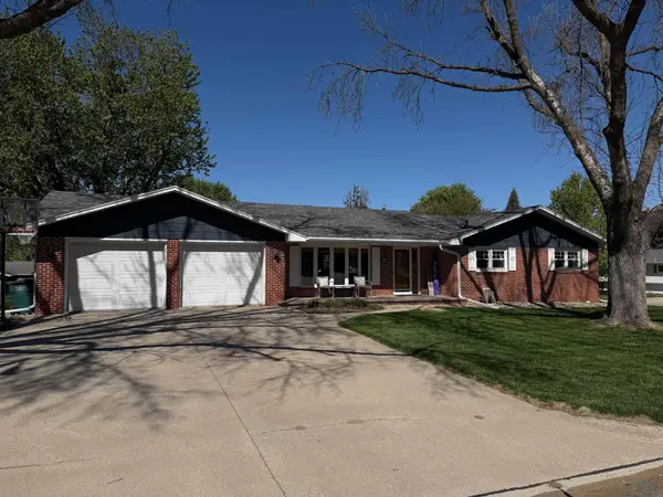 202 Kansas Ave SW, Orange City, IA 51041