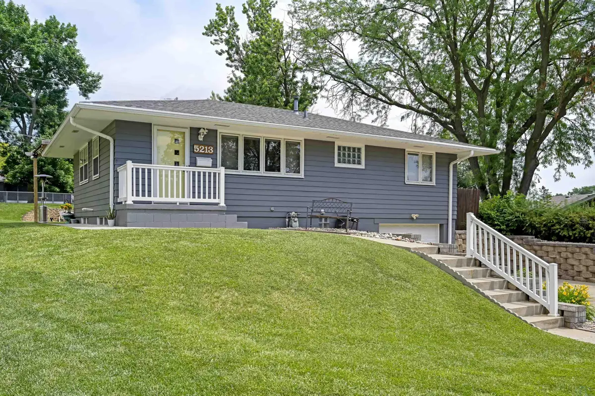 5213 Windsor Ave, Sioux City, IA 51106 - #1