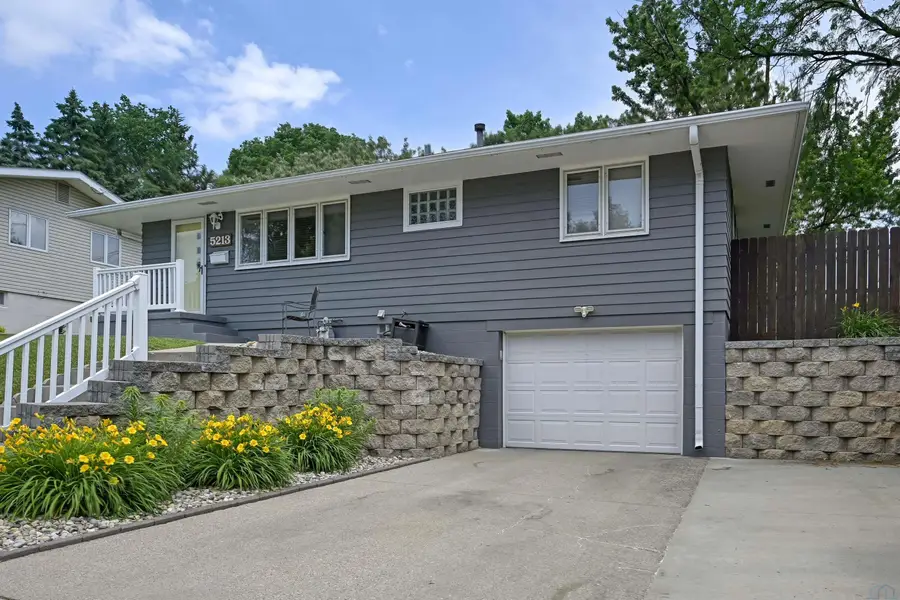 5213 Windsor Ave, Sioux City, IA 51106 - #2
