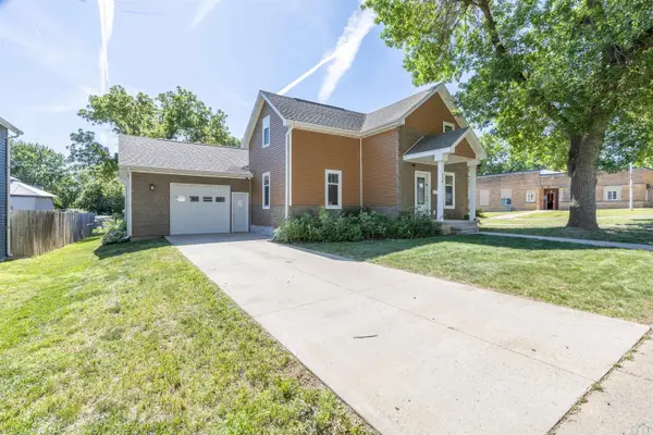 334 4th Ave SE, LeMars, IA 51031