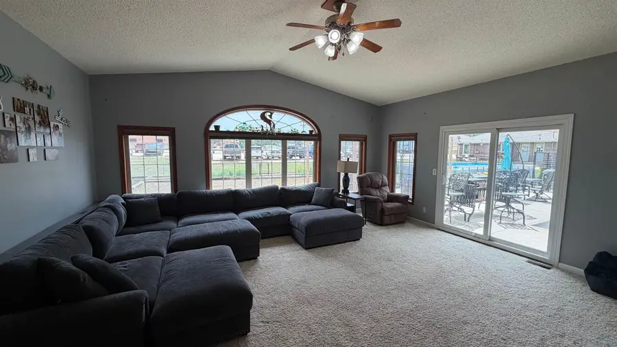 114 N 6th Ave, Sheldon, IA 51201 - #2