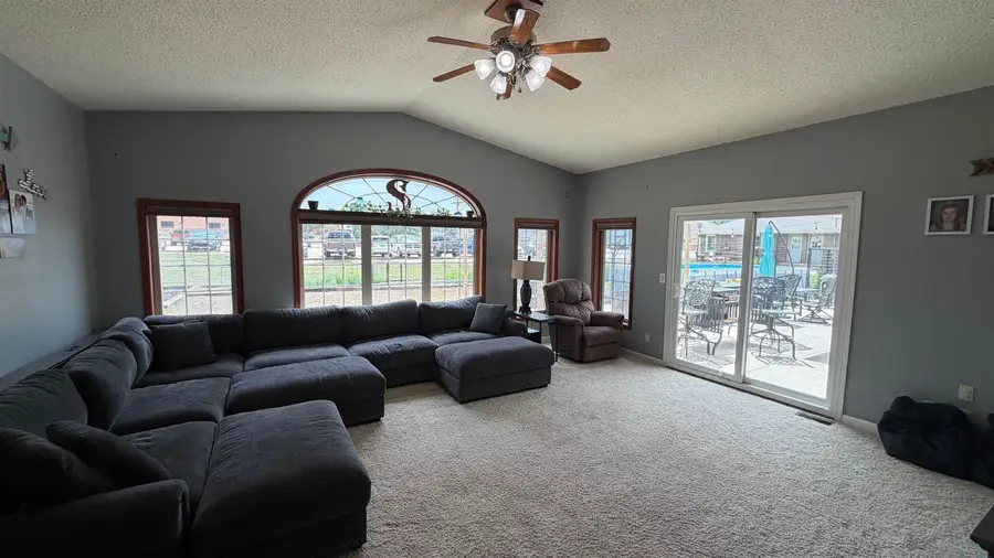 114 N 6th Ave, Sheldon, IA 51201 - #3