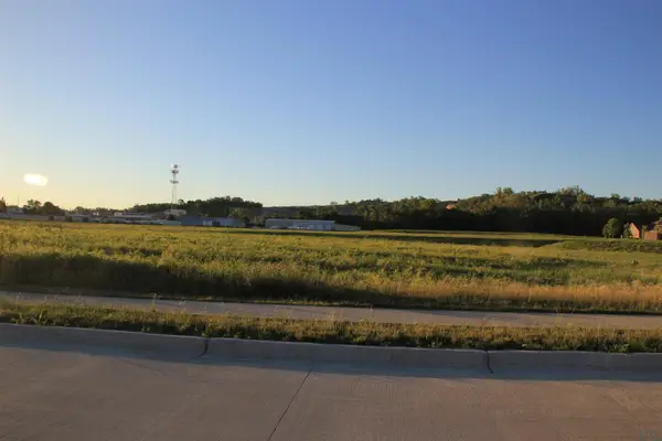 705 Lindgren Way, Sergeant Bluff, IA 51054