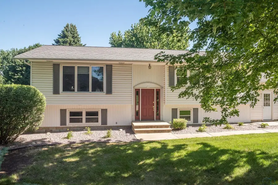 803 2ND ST SW, Orange City, IA 51041 - #2