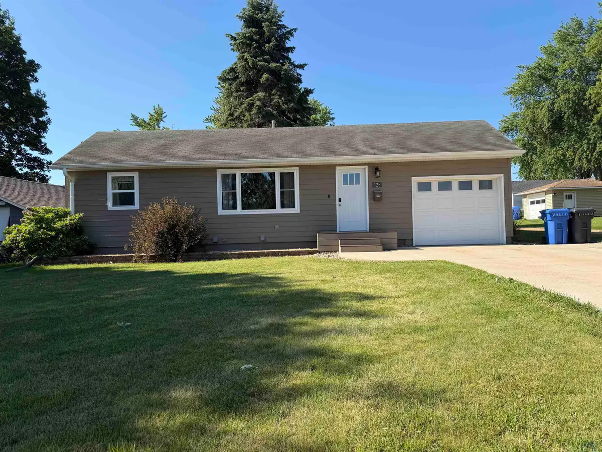 125 5TH ST SW, Sioux Center, IA 51250 - #1
