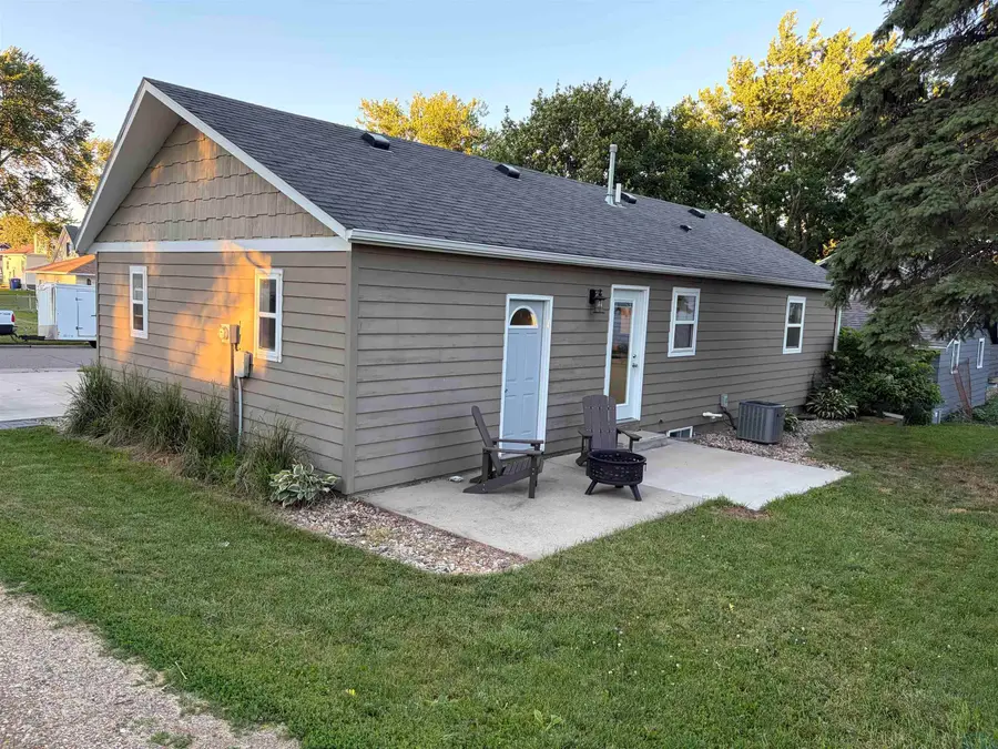 125 5TH ST SW, Sioux Center, IA 51250 - #3