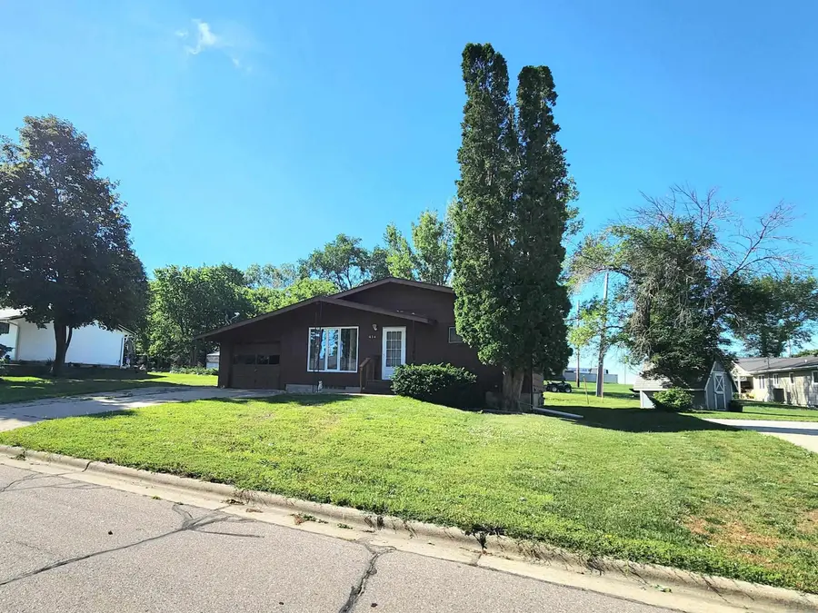 414 Railroad St., Hull, IA 51239 - #2