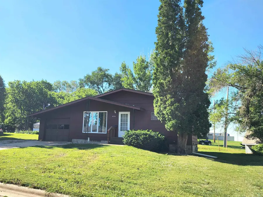 414 Railroad St., Hull, IA 51239 - #3
