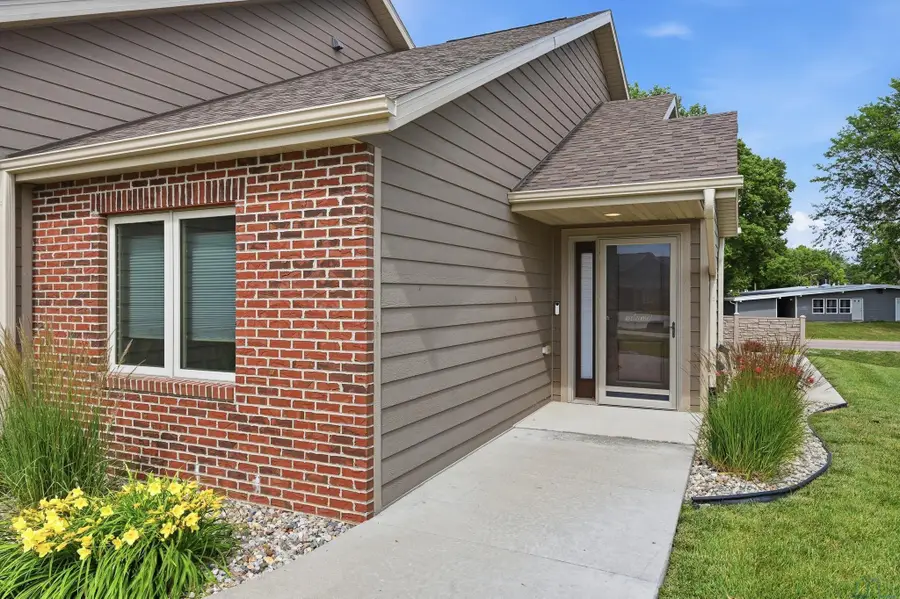 300 Prairie Bluff Dr., Sergeant Bluff, IA 51054 - #2