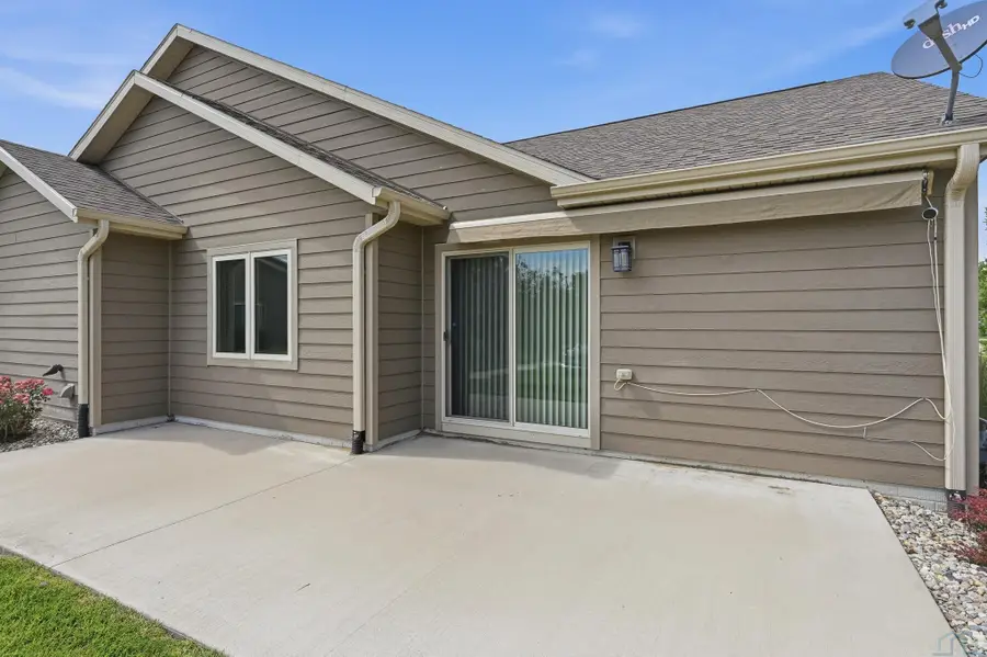 300 Prairie Bluff Dr., Sergeant Bluff, IA 51054 - #3