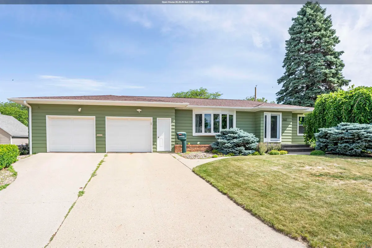 507 Lee Dr, Le Mars, IA 51031 - #1