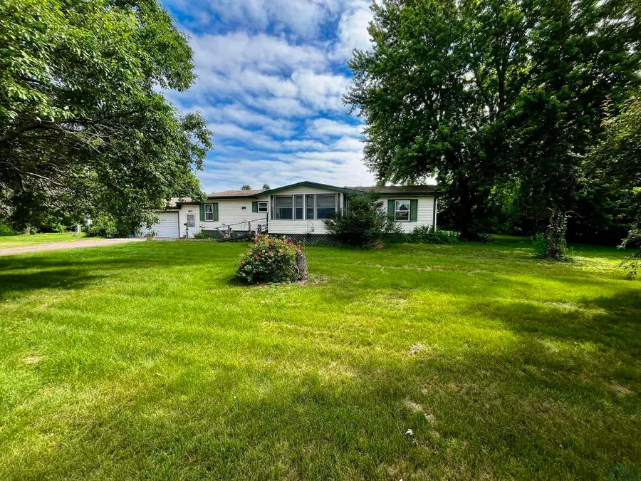 1411 E Main Street, Elk Point, SD 57025 - #3