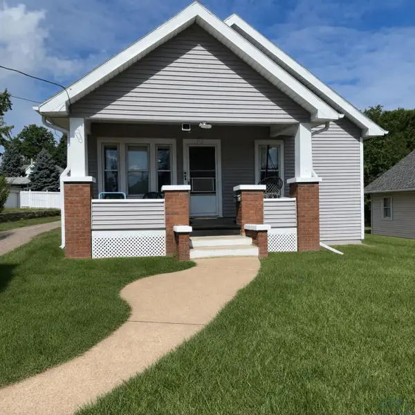 1915 S Clinton, Sioux City, IA 51106