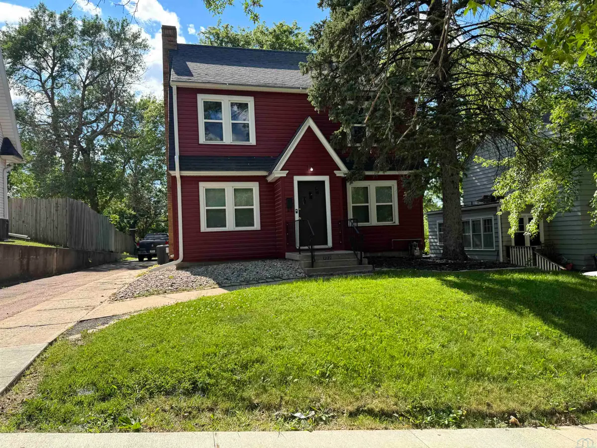3239 Pierce St, Sioux City, IA 51104 - #1