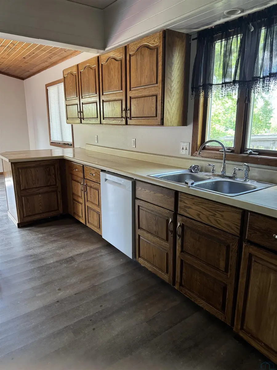 3239 Pierce St, Sioux City, IA 51104 - #3