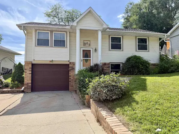 2949 S Saint Marys, Sioux City, IA 51106