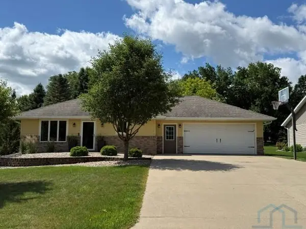 191 NE 9th Street Circle, Sioux Center, IA 51250
