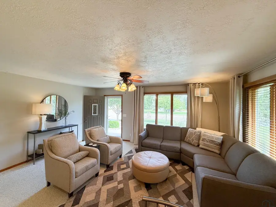 191 NE 9th Street Circle, Sioux Center, IA 51250 - #2
