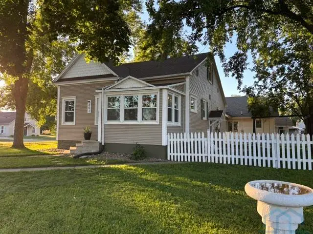 201 5TH ST NE, Orange City, IA 51041 - #1