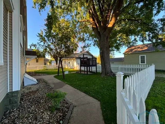 201 5TH ST NE, Orange City, IA 51041 - #2