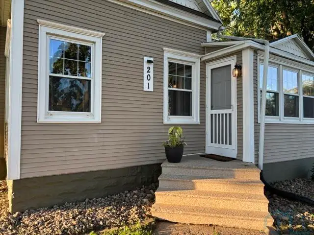 201 5TH ST NE, Orange City, IA 51041 - #3