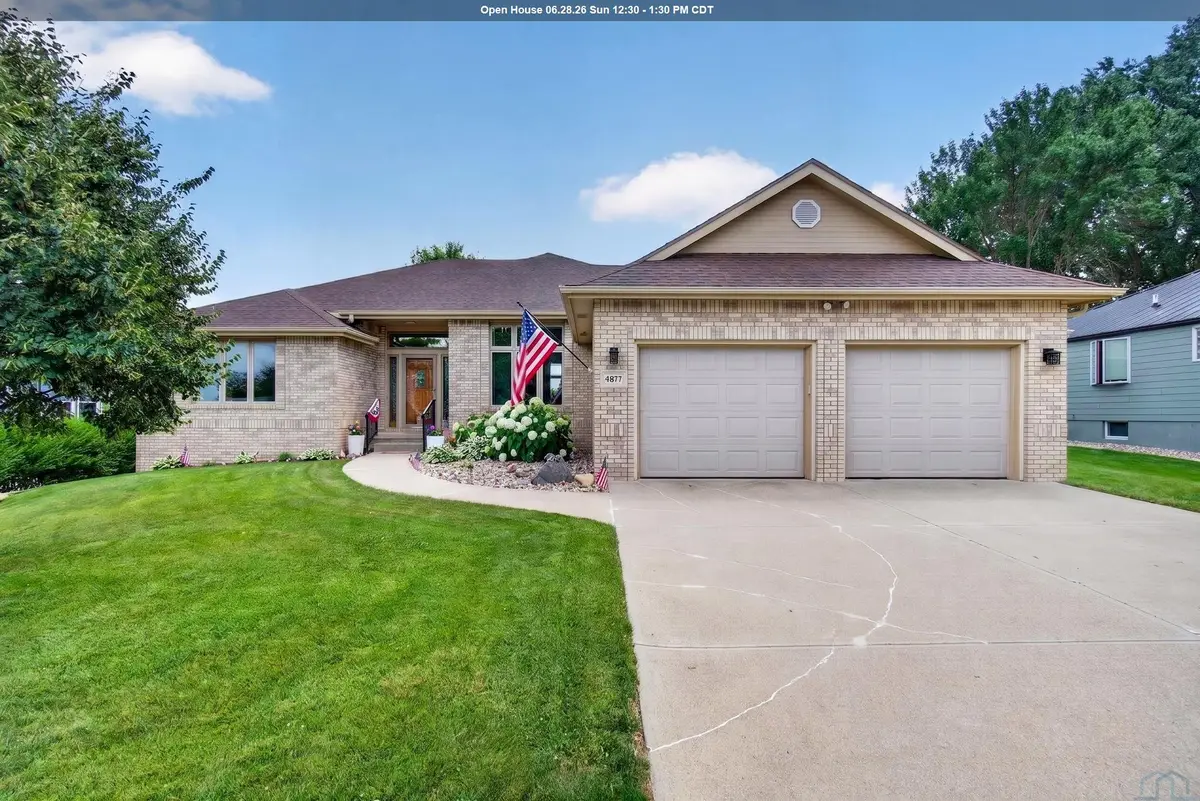 4877 BRADFORD LN, Sioux City, IA 51106 - #1