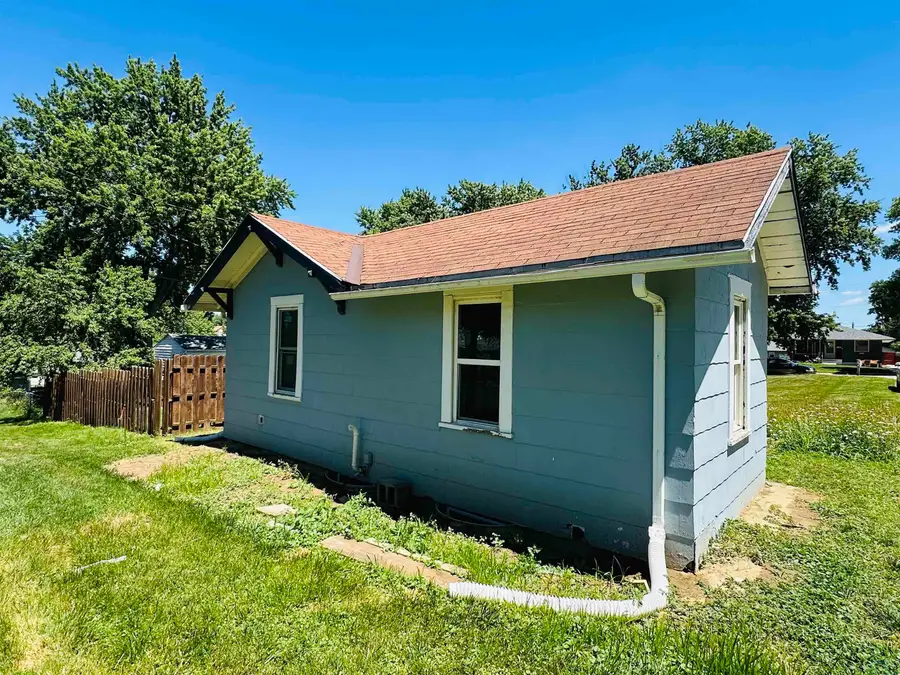 2821 S Cornelia St, Sioux City, IA 51106 - #3