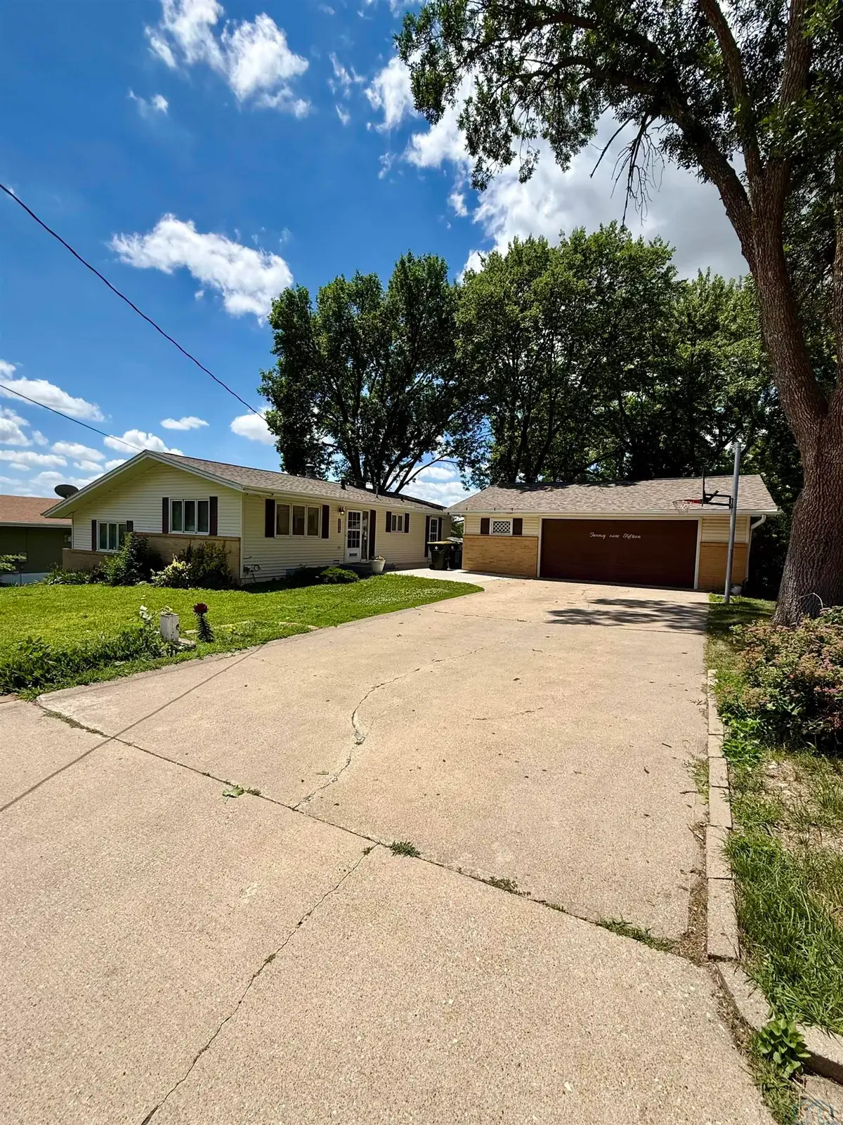 2915 S OLIVE ST, Sioux City, IA 51106 - #1
